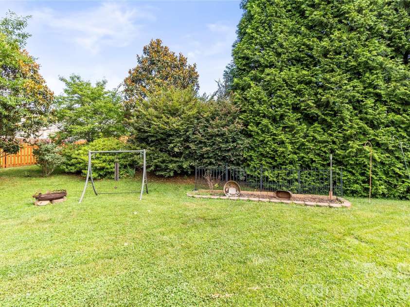 1143 Adirondak Drive, Gastonia, NC 28052.  MLS# CAR4396221, YatesRealty ID 32145. 