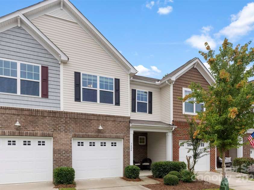 7424 Calhoun Falls Drive, Rock Hill, SC 29732.  MLS# CAR4290597, YatesRealty ID 32146. 