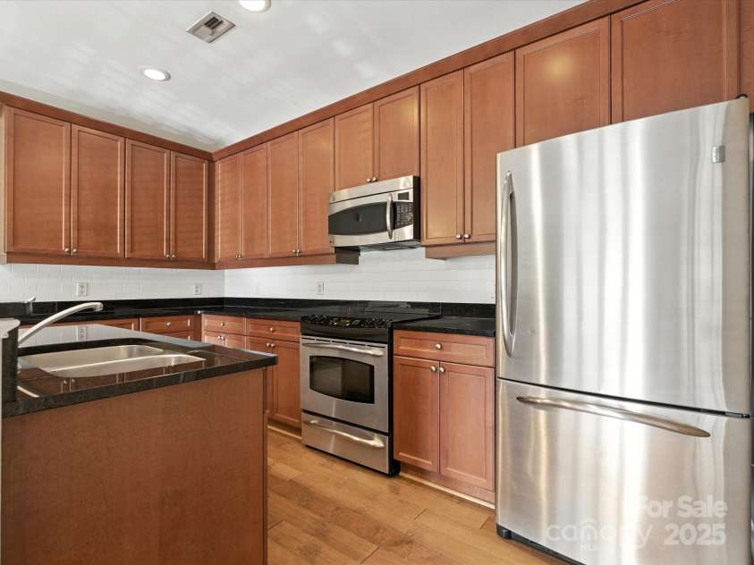 1829 Kenilworth Avenue, Charlotte, NC 28203.  MLS# CAR4270510, YatesRealty ID 32147. 