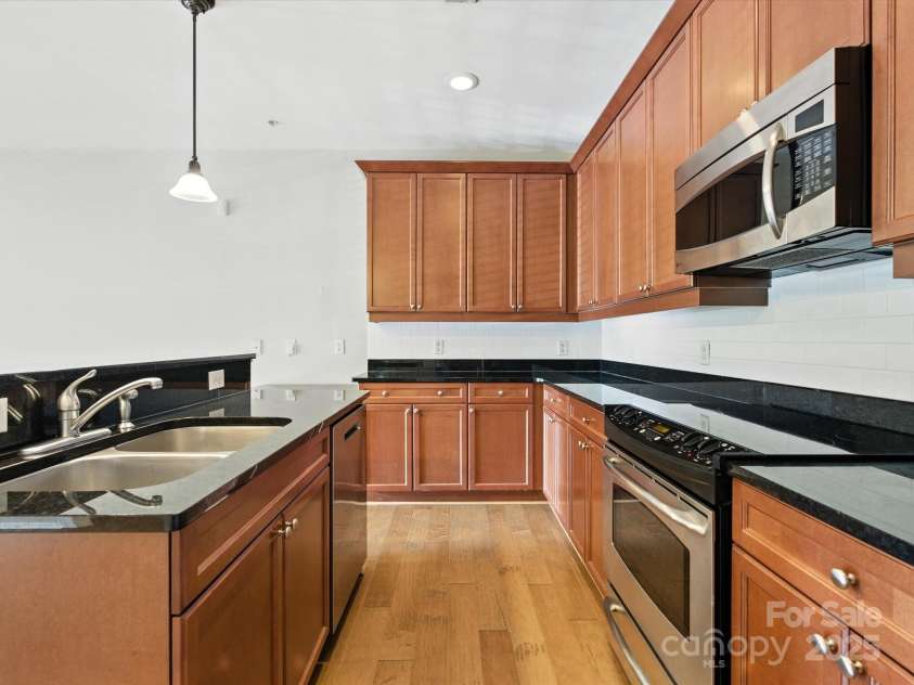 1829 Kenilworth Avenue, Charlotte, NC 28203.  MLS# CAR4270510, YatesRealty ID 32147. 