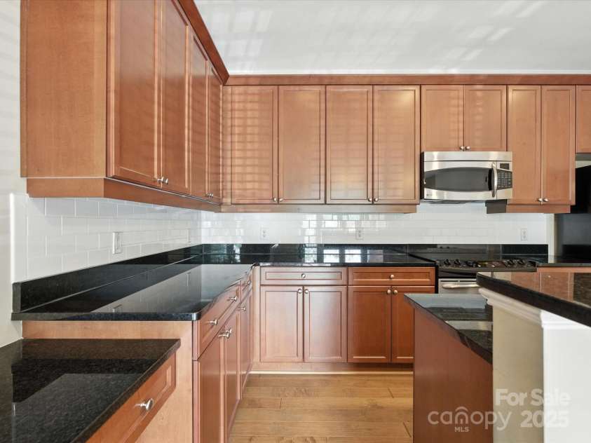 1829 Kenilworth Avenue, Charlotte, NC 28203.  MLS# CAR4270510, YatesRealty ID 32147. 