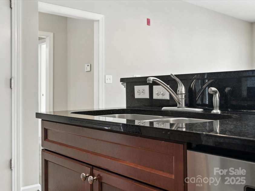 1829 Kenilworth Avenue, Charlotte, NC 28203.  MLS# CAR4270510, YatesRealty ID 32147. 