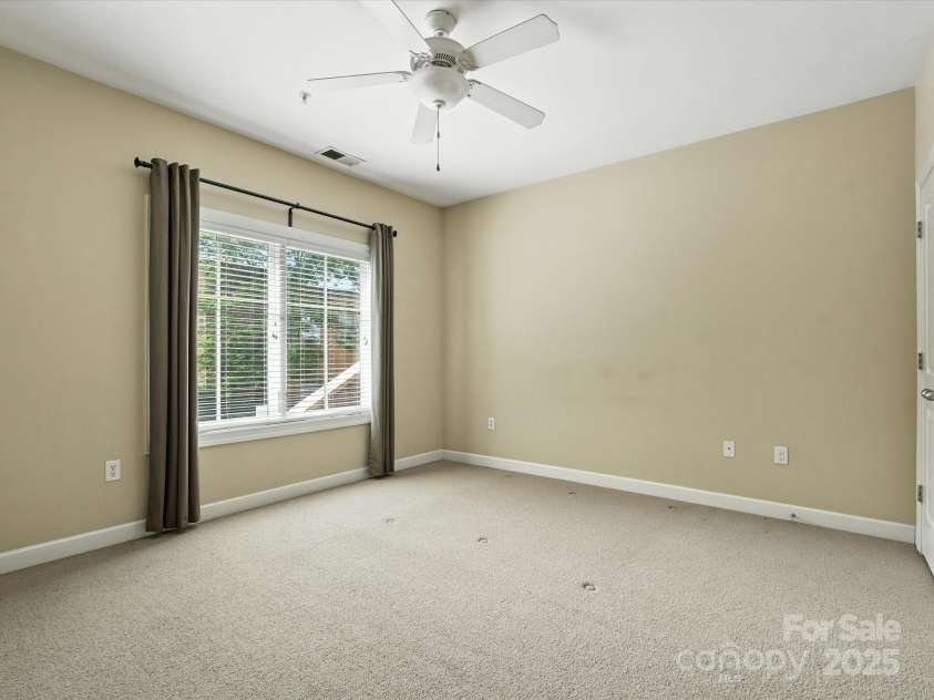 1829 Kenilworth Avenue, Charlotte, NC 28203.  MLS# CAR4270510, YatesRealty ID 32147. 