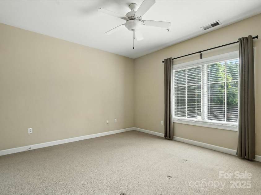 1829 Kenilworth Avenue, Charlotte, NC 28203.  MLS# CAR4270510, YatesRealty ID 32147. 