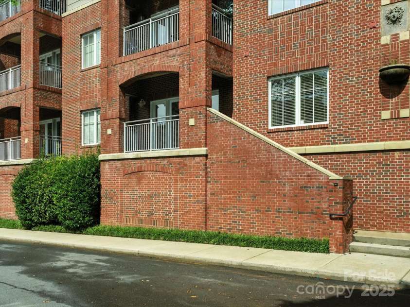 1829 Kenilworth Avenue, Charlotte, NC 28203.  MLS# CAR4270510, YatesRealty ID 32147. 