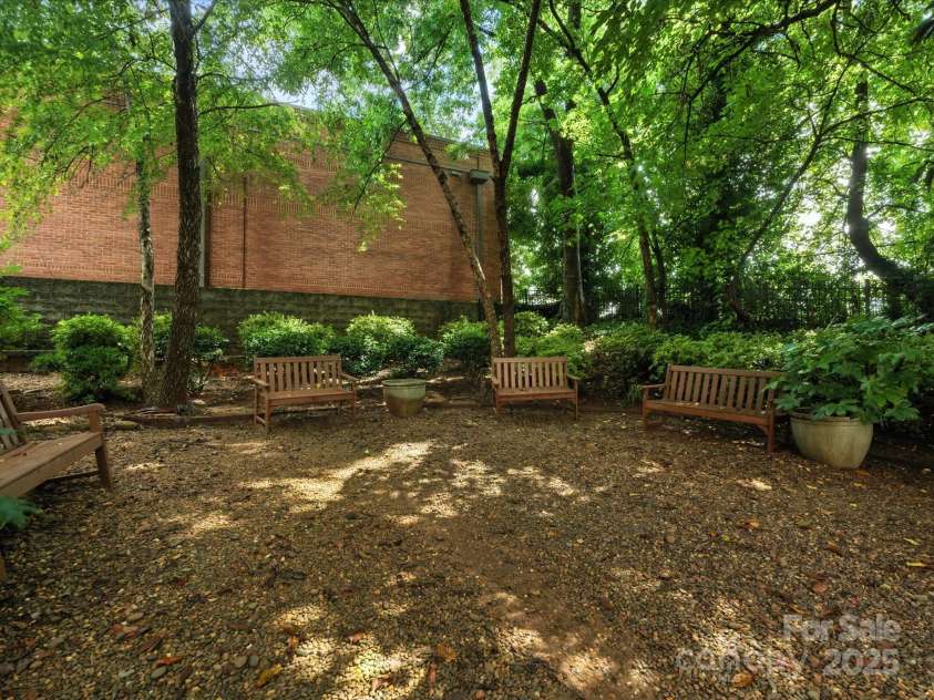 1829 Kenilworth Avenue, Charlotte, NC 28203.  MLS# CAR4270510, YatesRealty ID 32147. 