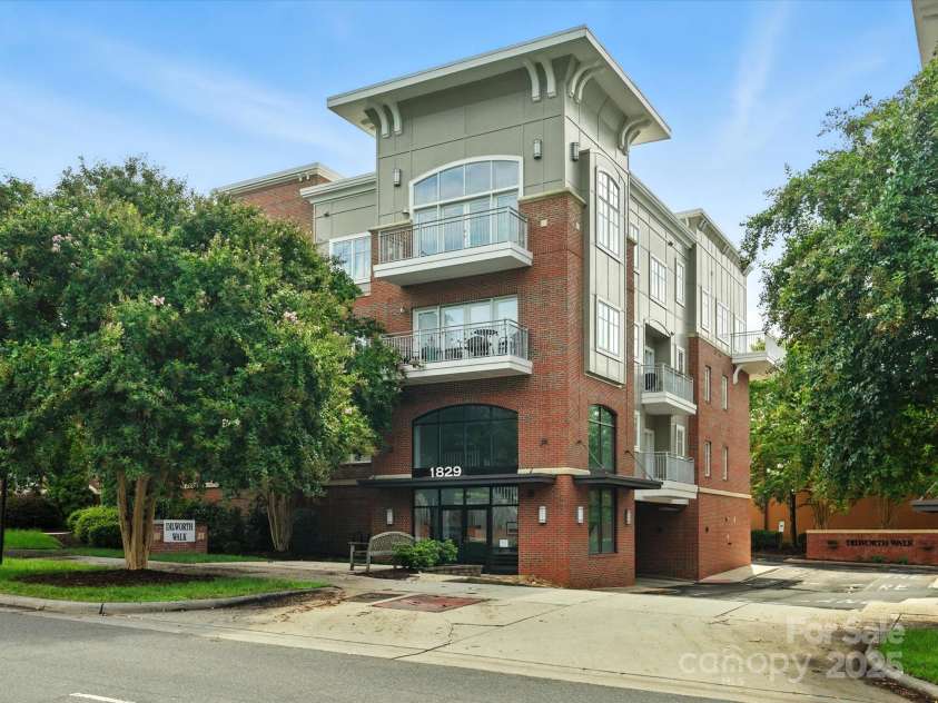 1829 Kenilworth Avenue, Charlotte, NC 28203.  MLS# CAR4270510, YatesRealty ID 32147. Dilworth Walk...where walkability is paramount.