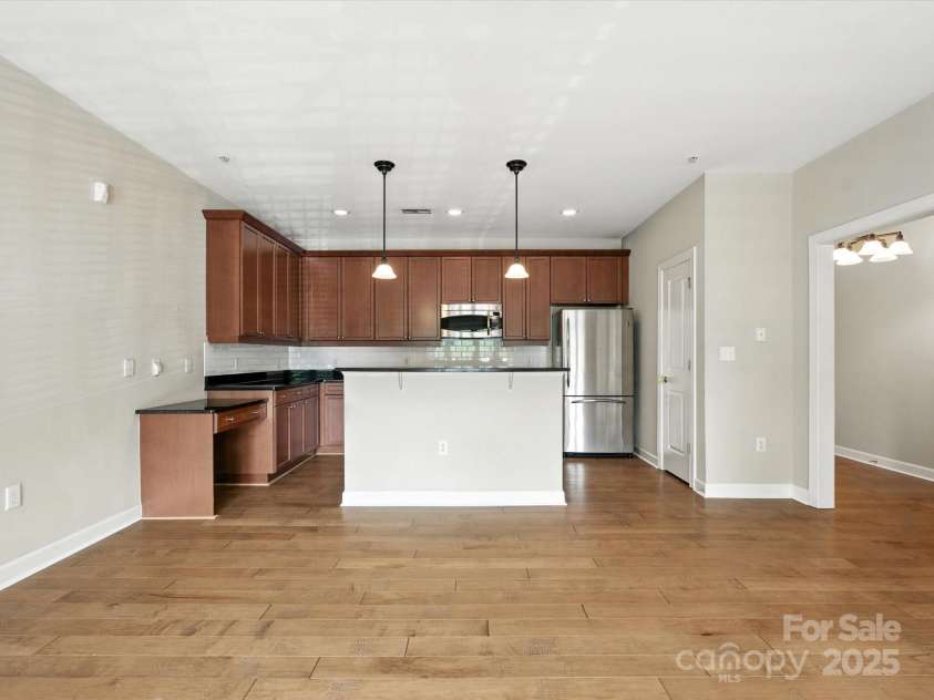 1829 Kenilworth Avenue, Charlotte, NC 28203.  MLS# CAR4270510, YatesRealty ID 32147. Open Kitchen off Foyer