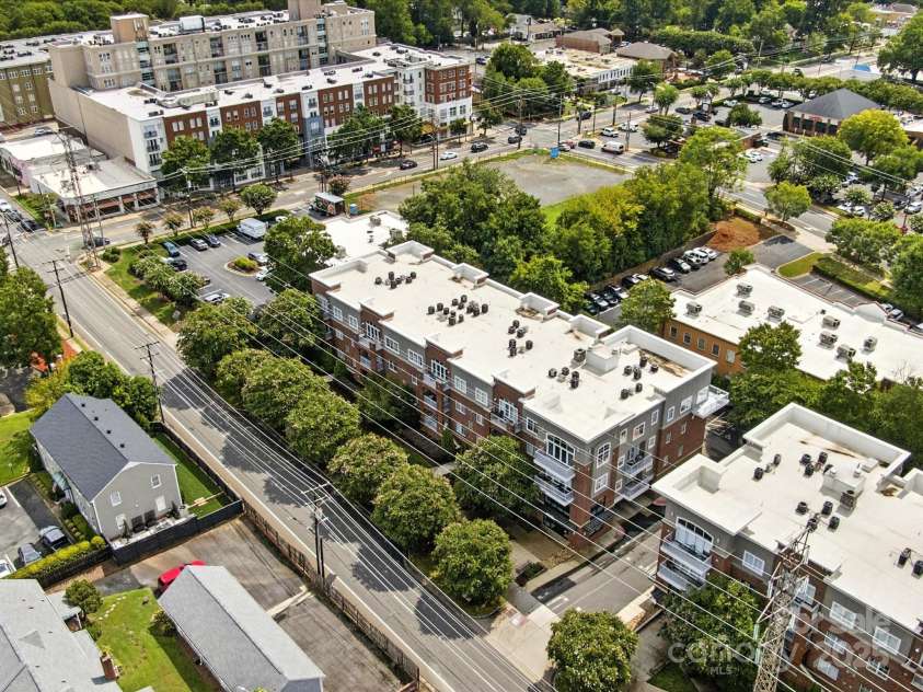 1829 Kenilworth Avenue, Charlotte, NC 28203.  MLS# CAR4270510, YatesRealty ID 32147. Short walk to all the shopping and dining amenities of East Blvd