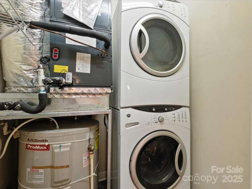 1829 Kenilworth Avenue, Charlotte, NC 28203.  MLS# CAR4270510, YatesRealty ID 32147. Utility/ Laundry