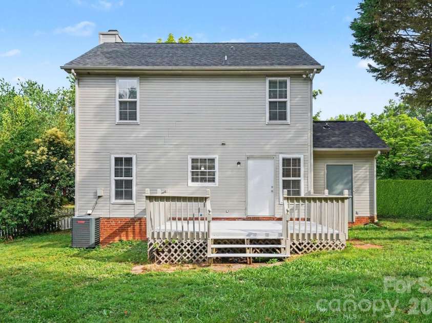 8904 Brown Oak Court, Charlotte, NC 28227.  MLS# CAR4393518, YatesRealty ID 32147. 