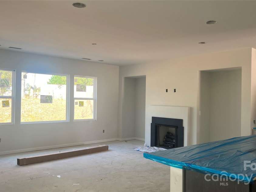 102 Oakham Place, Mooresville, NC 28115.  MLS# CAR4290246, YatesRealty ID 32148. Kitchen/Family Room