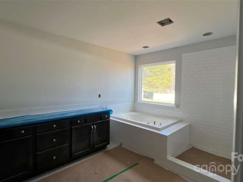 102 Oakham Place, Mooresville, NC 28115.  MLS# CAR4290246, YatesRealty ID 32148. Premier Bath