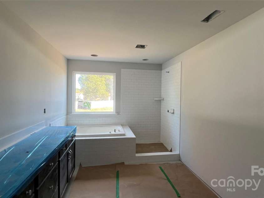 102 Oakham Place, Mooresville, NC 28115.  MLS# CAR4290246, YatesRealty ID 32148. Premier Bath