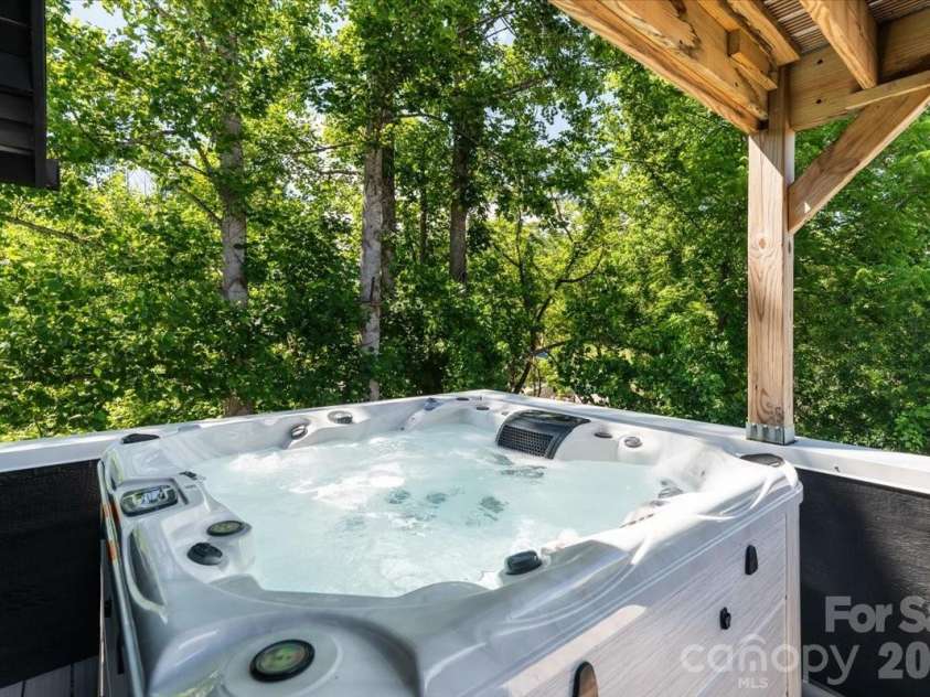 224 Rosenwald Lane, Brevard, NC 28712.  MLS# CAR4393533, YatesRealty ID 32148. 