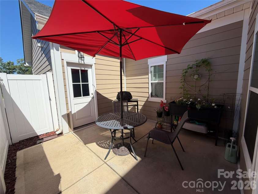 2125 24th Street Lane, Hickory, NC 28602.  MLS# CAR4391527, YatesRealty ID 32149. 