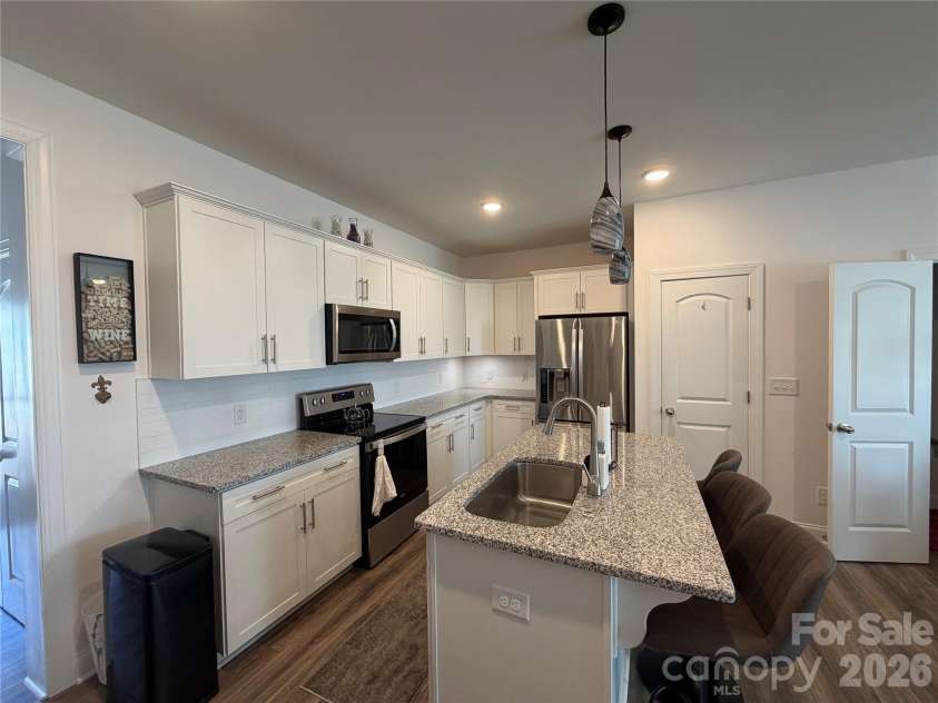 2125 24th Street Lane, Hickory, NC 28602.  MLS# CAR4391527, YatesRealty ID 32149. 