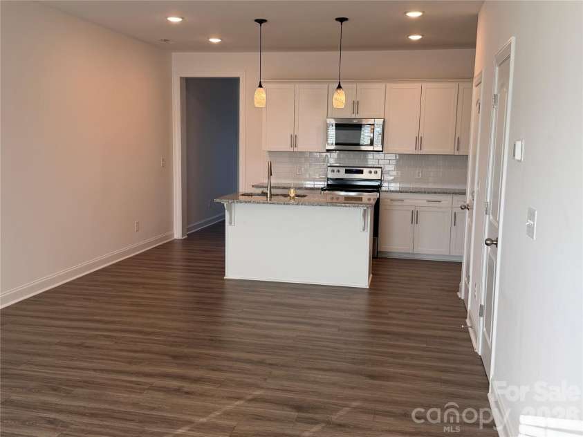 2125 24th Street Lane, Hickory, NC 28602.  MLS# CAR4391527, YatesRealty ID 32149. 