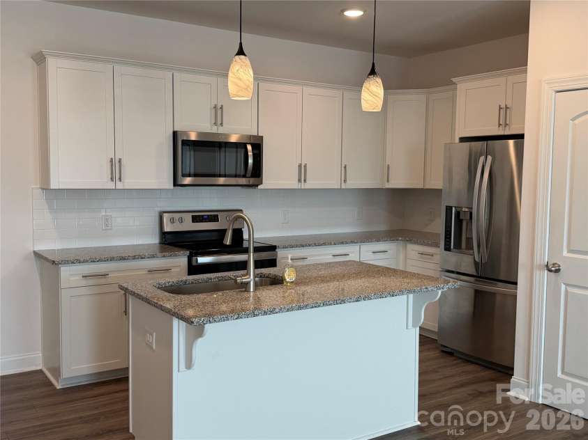 2125 24th Street Lane, Hickory, NC 28602.  MLS# CAR4391527, YatesRealty ID 32149. 