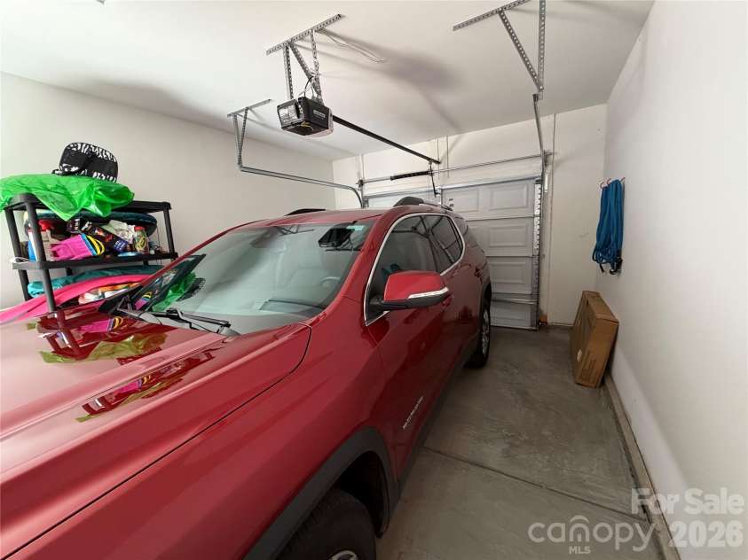 2125 24th Street Lane, Hickory, NC 28602.  MLS# CAR4391527, YatesRealty ID 32149. Garage