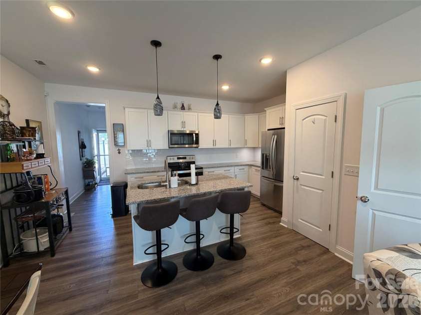 2125 24th Street Lane, Hickory, NC 28602.  MLS# CAR4391527, YatesRealty ID 32149. Kitchen