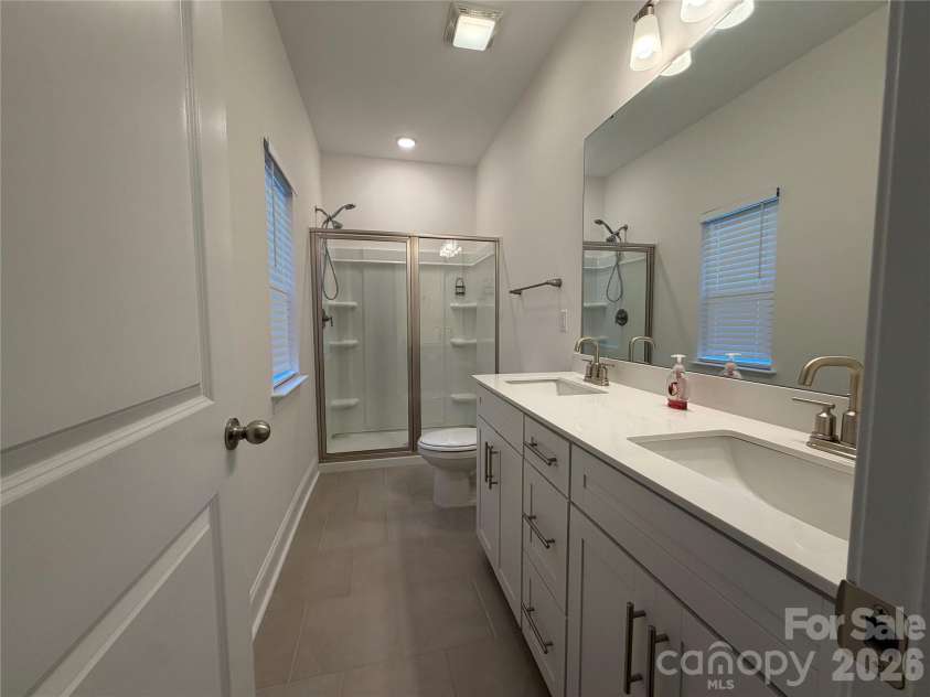 2125 24th Street Lane, Hickory, NC 28602.  MLS# CAR4391527, YatesRealty ID 32149. Primary Bathroom