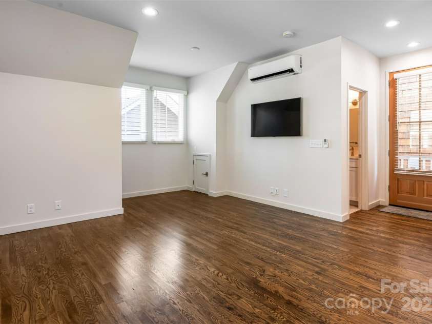 12 Fay Jones Lane, Black Mountain, NC 28711.  MLS# CAR4272405, YatesRealty ID 3215. 