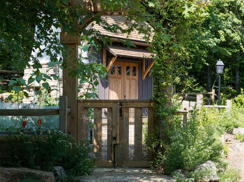 12 Fay Jones Lane, Black Mountain, NC 28711.  MLS# CAR4272405, YatesRealty ID 3215. 