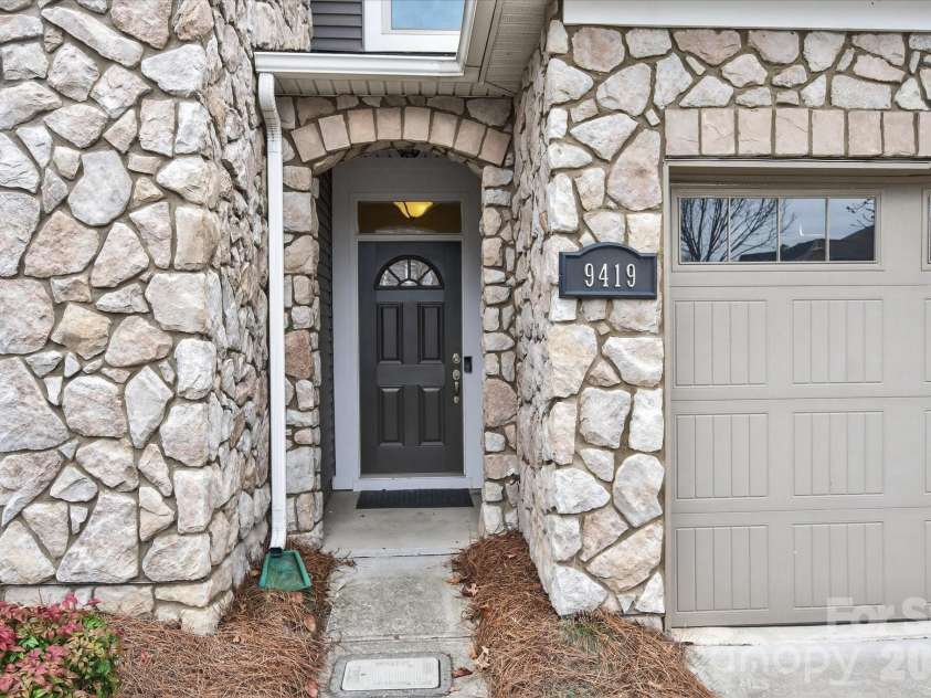 9419 Glenburn Lane, Charlotte, NC 28278.  MLS# CAR4352637, YatesRealty ID 3215. 
