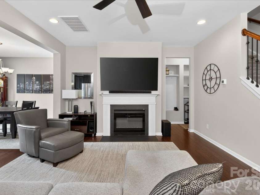 9419 Glenburn Lane, Charlotte, NC 28278.  MLS# CAR4352637, YatesRealty ID 3215. 