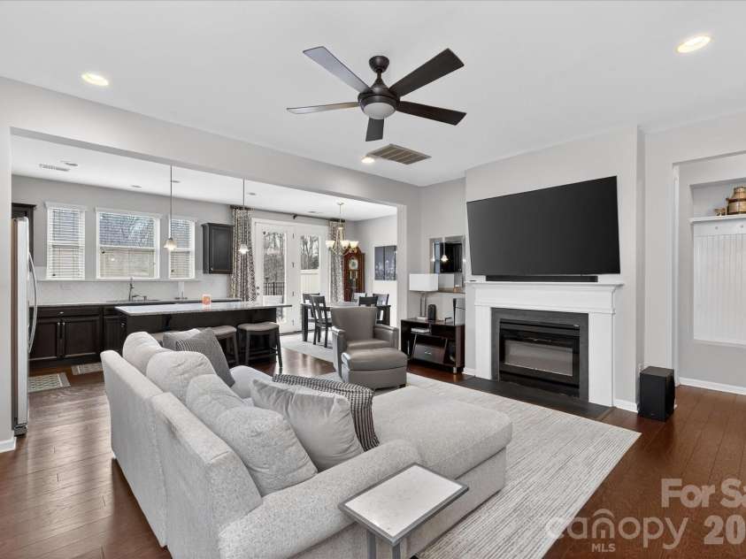 9419 Glenburn Lane, Charlotte, NC 28278.  MLS# CAR4352637, YatesRealty ID 3215. 