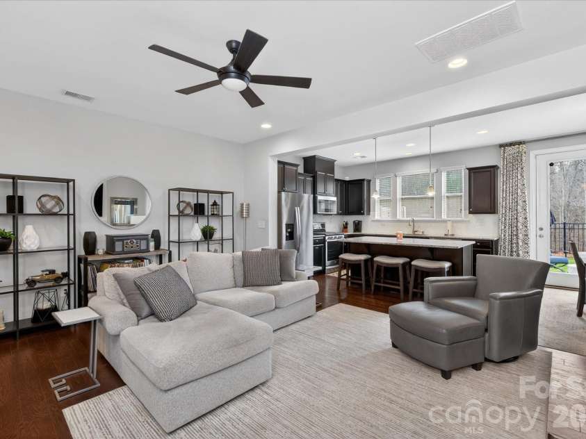 9419 Glenburn Lane, Charlotte, NC 28278.  MLS# CAR4352637, YatesRealty ID 3215. 