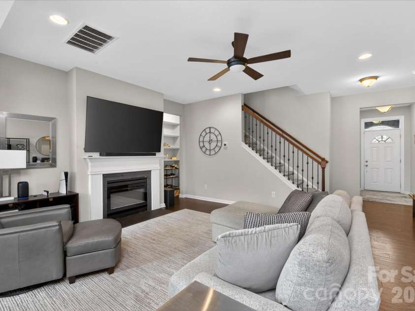 9419 Glenburn Lane, Charlotte, NC 28278.  MLS# CAR4352637, YatesRealty ID 3215. 