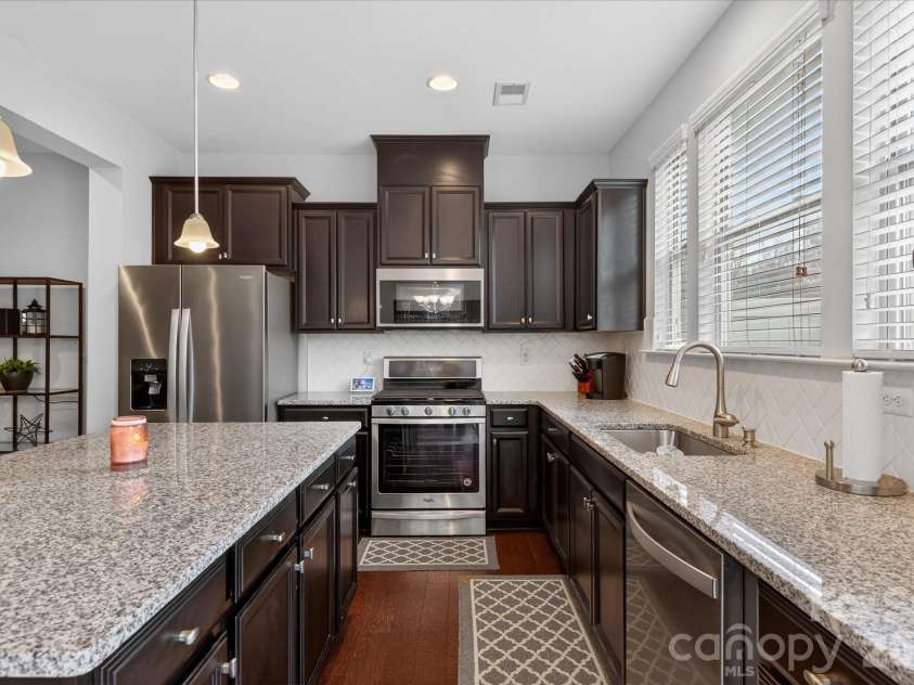 9419 Glenburn Lane, Charlotte, NC 28278.  MLS# CAR4352637, YatesRealty ID 3215. 