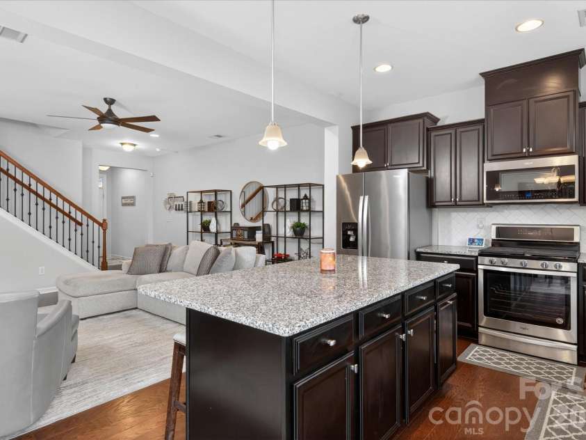 9419 Glenburn Lane, Charlotte, NC 28278.  MLS# CAR4352637, YatesRealty ID 3215. 