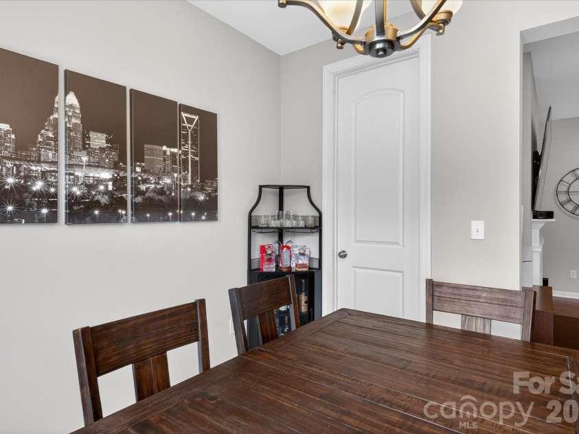 9419 Glenburn Lane, Charlotte, NC 28278.  MLS# CAR4352637, YatesRealty ID 3215. 