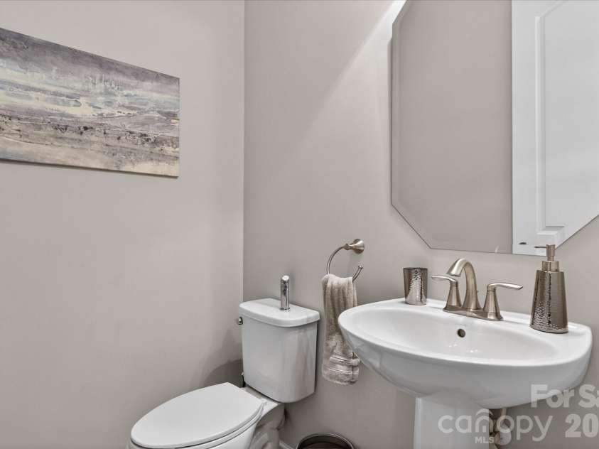 9419 Glenburn Lane, Charlotte, NC 28278.  MLS# CAR4352637, YatesRealty ID 3215. 