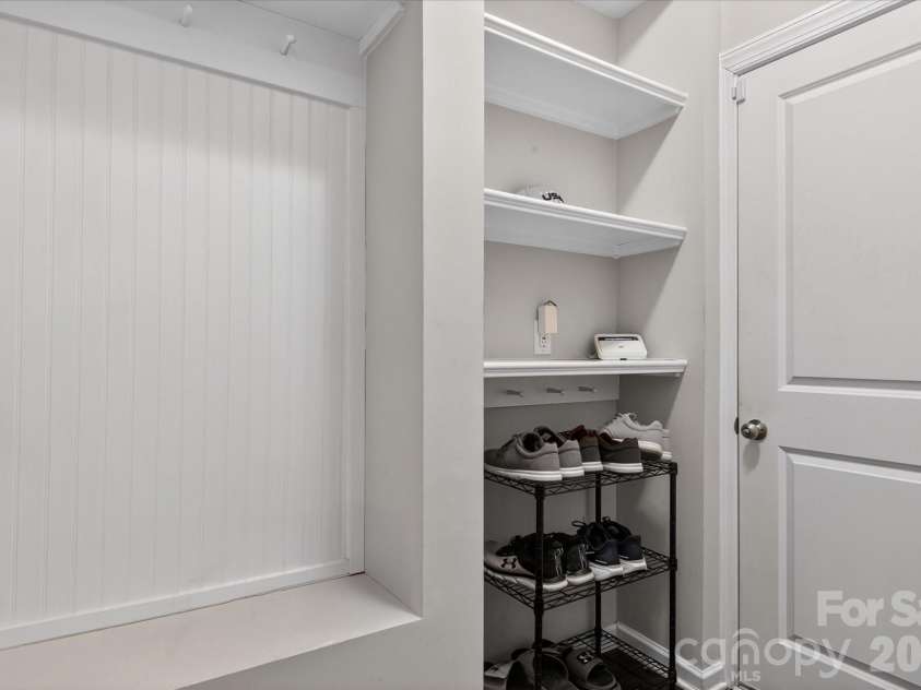 9419 Glenburn Lane, Charlotte, NC 28278.  MLS# CAR4352637, YatesRealty ID 3215. 