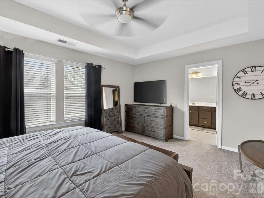 9419 Glenburn Lane, Charlotte, NC 28278.  MLS# CAR4352637, YatesRealty ID 3215. 