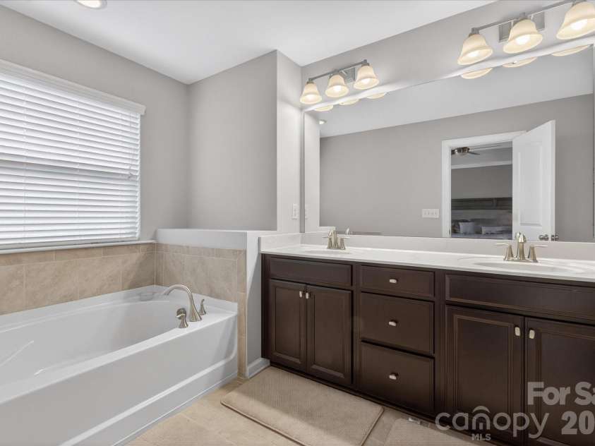 9419 Glenburn Lane, Charlotte, NC 28278.  MLS# CAR4352637, YatesRealty ID 3215. 