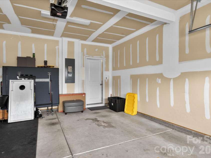 9419 Glenburn Lane, Charlotte, NC 28278.  MLS# CAR4352637, YatesRealty ID 3215. 