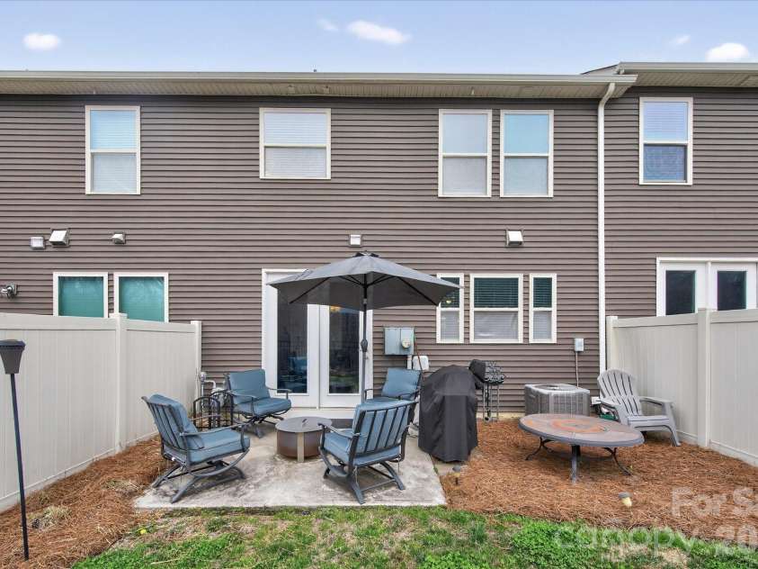 9419 Glenburn Lane, Charlotte, NC 28278.  MLS# CAR4352637, YatesRealty ID 3215. 