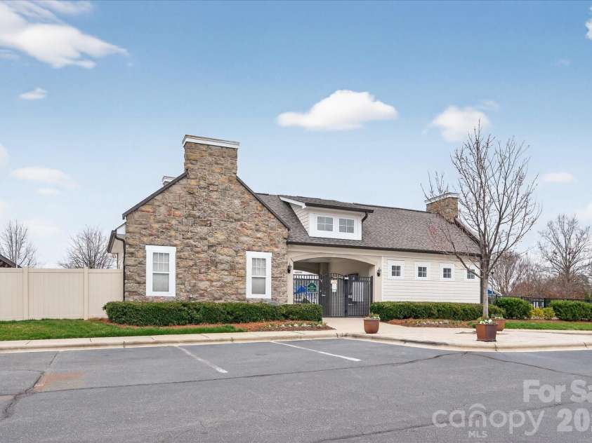 9419 Glenburn Lane, Charlotte, NC 28278.  MLS# CAR4352637, YatesRealty ID 3215. 