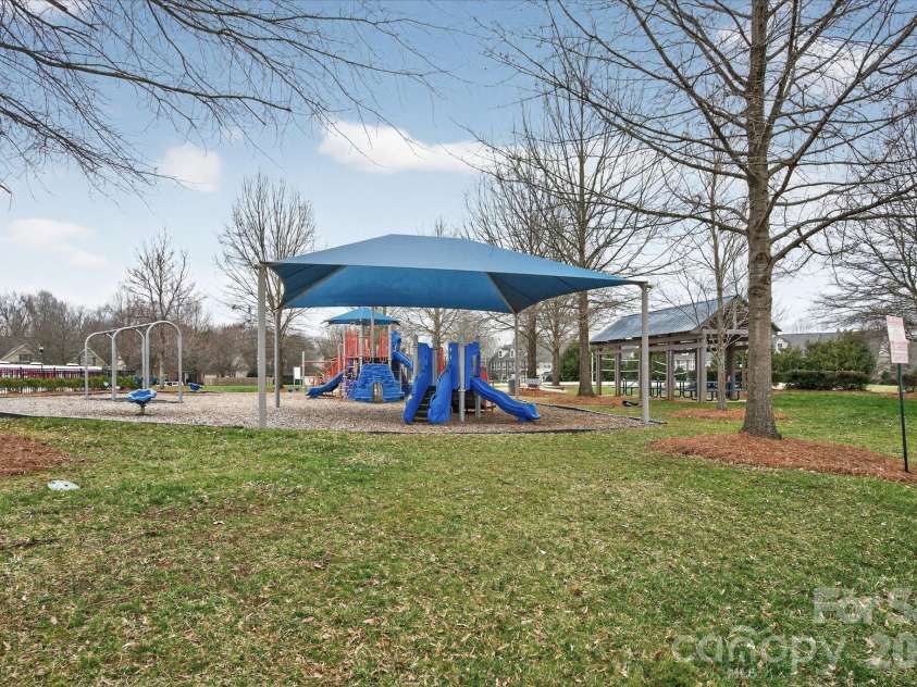 9419 Glenburn Lane, Charlotte, NC 28278.  MLS# CAR4352637, YatesRealty ID 3215. 