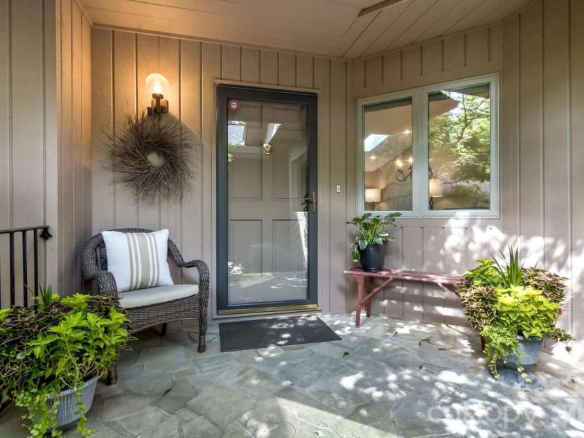 9 Ridge Terrace, Asheville, NC 28804.  MLS# CAR4394864, YatesRealty ID 32150. 