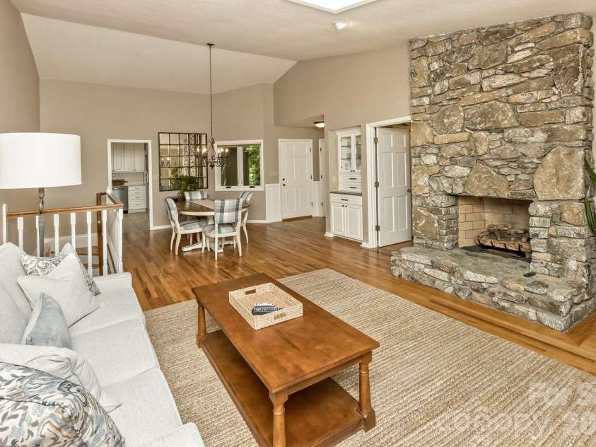 9 Ridge Terrace, Asheville, NC 28804.  MLS# CAR4394864, YatesRealty ID 32150. 