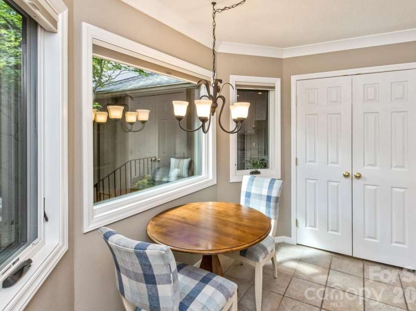 9 Ridge Terrace, Asheville, NC 28804.  MLS# CAR4394864, YatesRealty ID 32150. 
