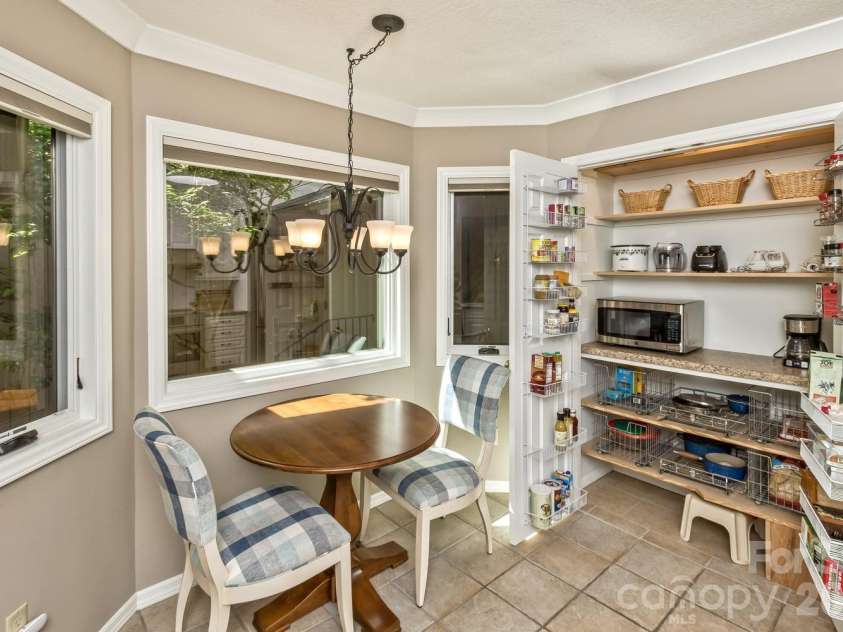 9 Ridge Terrace, Asheville, NC 28804.  MLS# CAR4394864, YatesRealty ID 32150. 