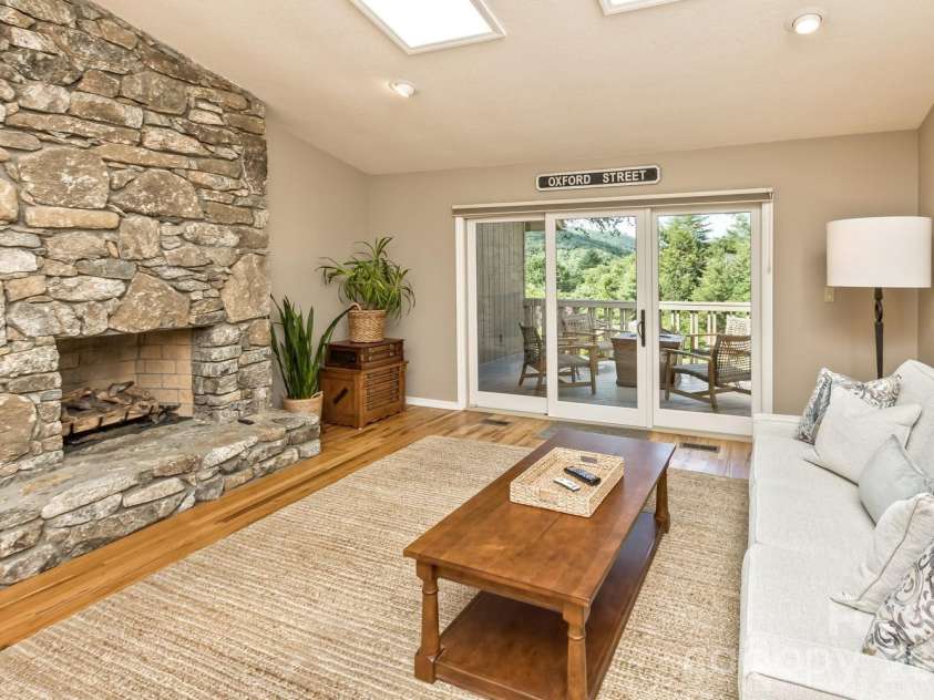 9 Ridge Terrace, Asheville, NC 28804.  MLS# CAR4394864, YatesRealty ID 32150. 