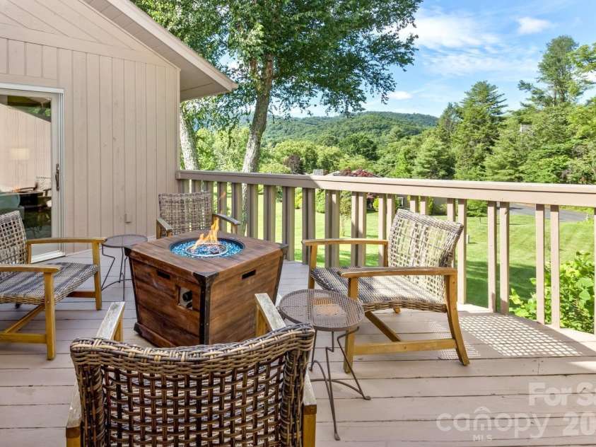 9 Ridge Terrace, Asheville, NC 28804.  MLS# CAR4394864, YatesRealty ID 32150. 